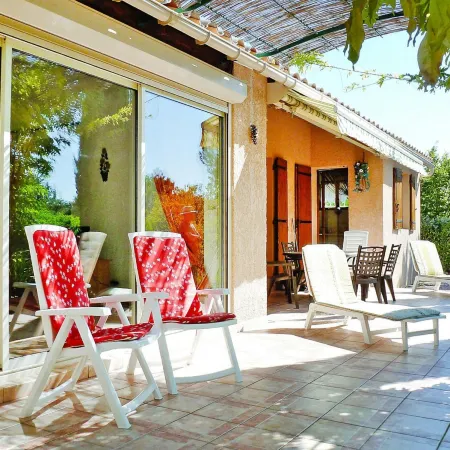 Holiday Home near Mont Ventoux Ski Resort