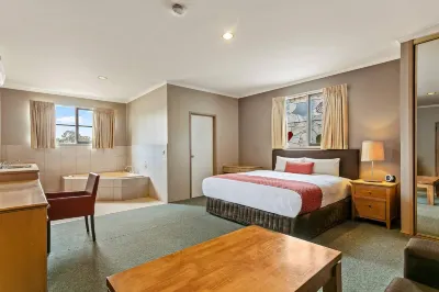 Quality Inn Colonial Отели рядом с достопримечательностью «Кангару Флэт Ботаникал Гарденс»