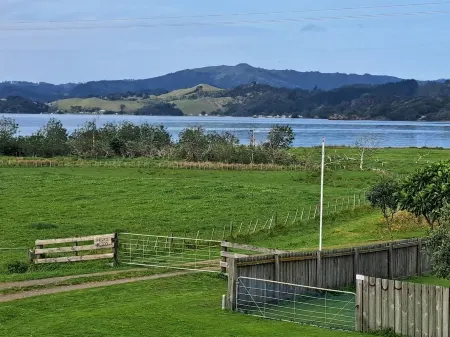 Bland Bay Bach Отели в г. Уангаруру