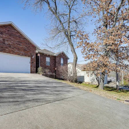 Walk to the Strip Family-Friendly Branson Home