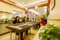 FabHotel Manoshanti - Nr. Big Daddy Casino - Desayuno
