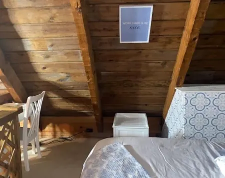 Log Cabin on Main St. In the ❤️ of Winston Salem. Sleeps 4 comfortably. Отели рядом с достопримечательностью «M.C. Benton Jr. Convention Center»