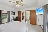 Relaxing Spacious Farmhouse with Fire-Pit and Family Friendly Amenities