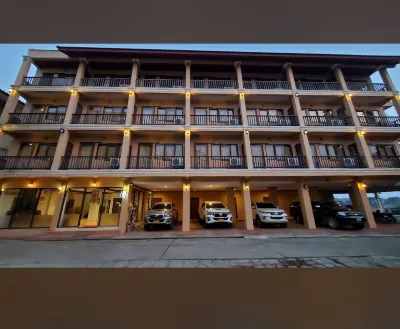 Riverside Houayxay Hotel فنادق في 