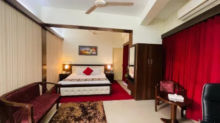 Hotel Grand Circle Inn Отели рядом с достопримечательностью «Nagar Shanti Nibash»