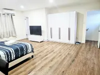 Separate Private Access Big Master Suite Hotels near Fatman Ding Plaza