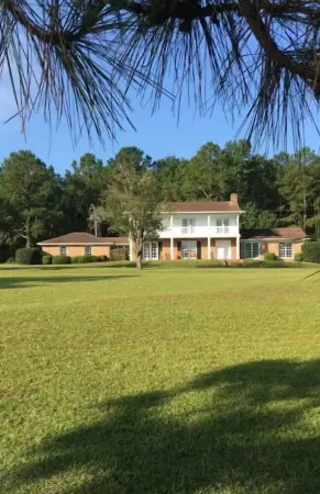 BuckHaven Countryside Retreat with Fishing Pond