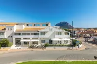 Felix Hotels - Hotel Residence Porto San Paolo Hôtels à : 