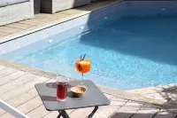 Le Trophée Boutique Hôtel Spa- la Loggia Appart'hôtel - Beach