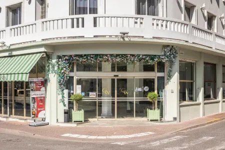 Hôtel Galilée Windsor Отели в г. Аспен-ан-Лаведан