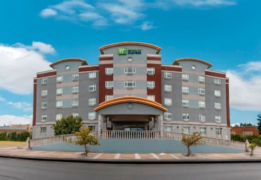 Holiday Inn Express Queens - Maspeth 외관