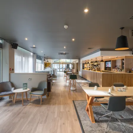 Holiday Inn SWINDON by IHG