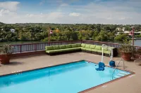 Holiday Inn AUSTIN-TOWN LAKE by IHG - Uima-altaat