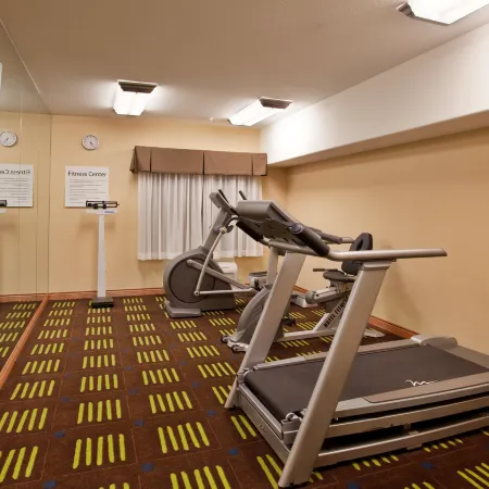 Holiday Inn Express & Suites KANSAS CITY SPORT COMPLEX AREA by IHG