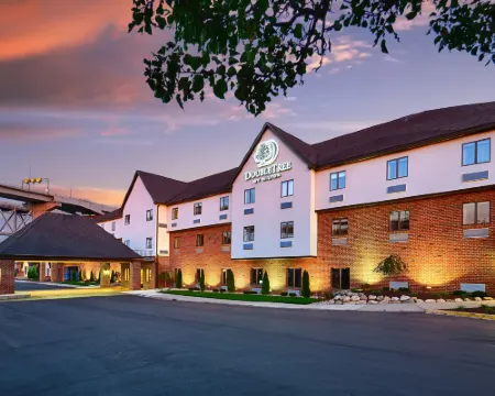 DoubleTree by Hilton Port Huron Hotels in St. Clair County