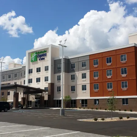 Holiday Inn Express & Suites LEXINGTON - HAMBURG AREA by IHG