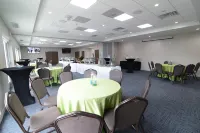 Holiday Inn Express & Suites CHICAGO NORTH SHORE - NILES by IHG - breakfast