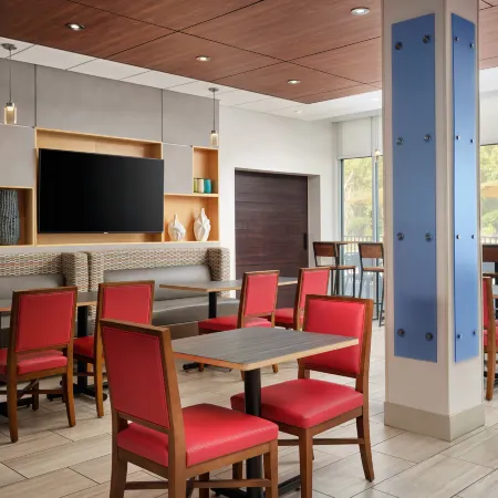 Holiday Inn Express & Suites BRUNSWICK by IHG