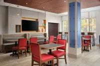 Holiday Inn Express & Suites BRUNSWICK by IHG - breakfast