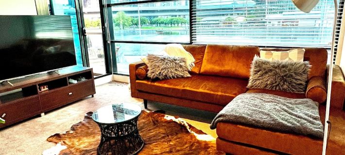 Luxurious Apartment with City Views and Yarra River Hotels in Docklands