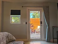 Queen. Minutes to Wilton drive. Private entrance and bathroom