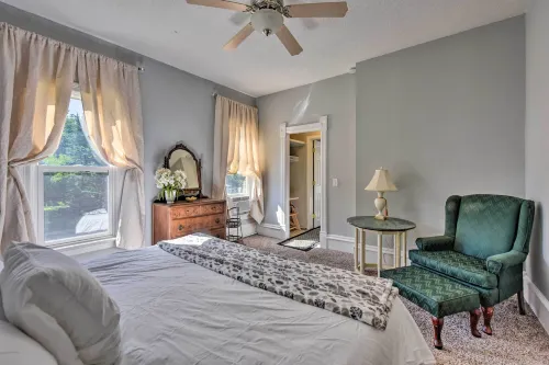 'Blue Haven' Watertown Retreat by Crow River! - parking