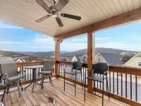 The Rock at Branson Cove 5 BDR on Table Rock! Hotels in Ridgedale