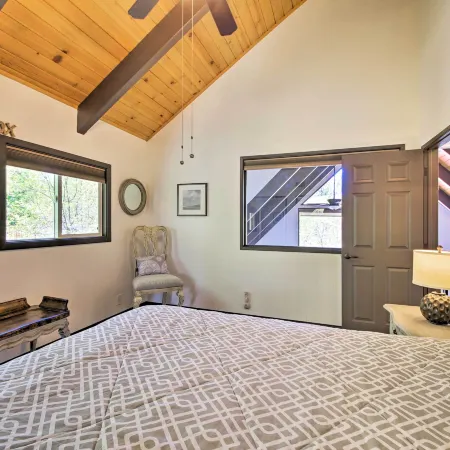 Bikes + Game Room: Lovely Lake Arrowhead Home!