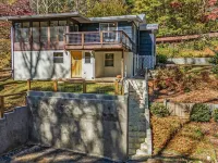 Farmhouse in private setting close to town Hotels in Saluda