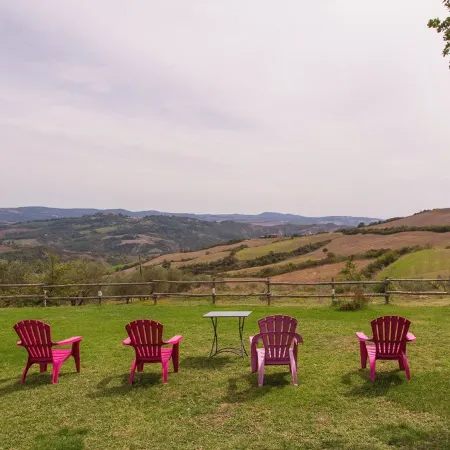 Splendid farmhouse in Val d'Orcia with private swimming pool and sauna