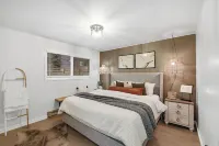 Alpine Nine - Modern, cozy cabin in the woods close to town