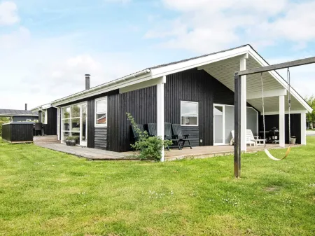 10 Person Holiday Home in Juelsminde-by Traum