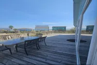 Cozy and Clean steps from the beach. Gulf views <3