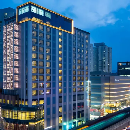 I Square Hotel