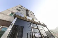 Samcheok Port Motel - Motels