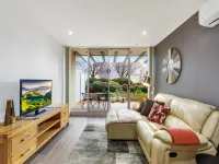 MadeComfy Spacious Canberra Living with Courtyard Hotels in Phillip