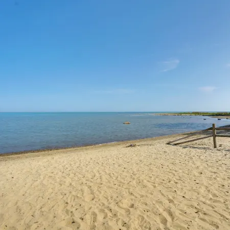 Port Austin Cabin w/ Hot Tub: 1 Mi to Beach!