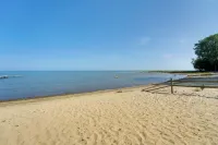 Port Austin Cabin w/ Hot Tub: 1 Mi to Beach! - Boutique