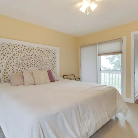 Pets Welcome: Beachfront Family Retreat in Norfolk