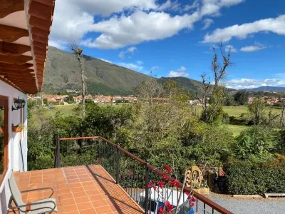 LeyvaYork Apartasuites Hotel a 