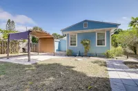 3 Mi to Jensen Beach: Pet-friendly Getaway w/ Yard - 3 estrellas