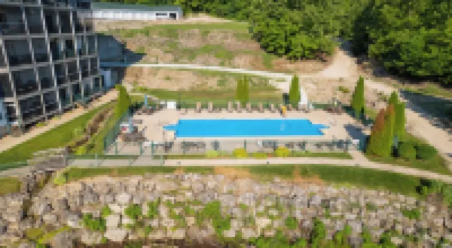 Boat Slip, 3 Pools, Golf, Ozarks Ampitheater, & Amazing Lake Views at the 13mm Big Niangua