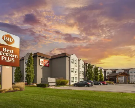 Best Western Plus Rose City Suites Hotels in Welland