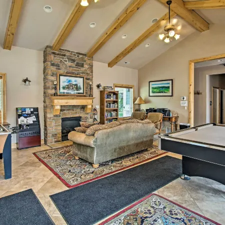 Contemporary Family Condo by Pineview Reservoir!