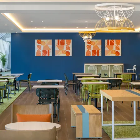 Spark by Hilton Montreal Midtown