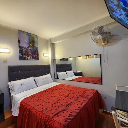 Hotel Paris Отели рядом с достопримечательностью «Plaza de Acho»