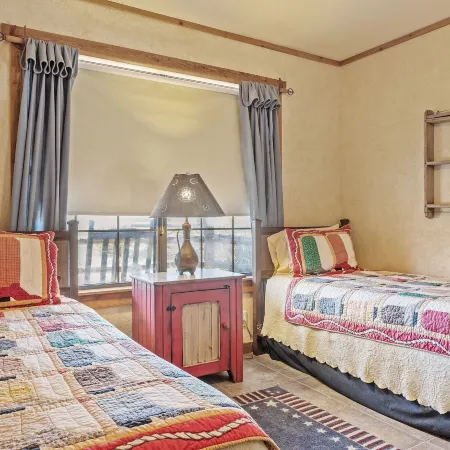 Sistercreek Ranch - First Cabin 2 Bedroom Cabin