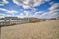 Condo w/ Bay Views ~ 5 Mi to Atlantic City! - Parking