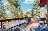 2BR Dog-friendly Cabin w/ Lake Views - 3-Star