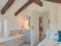 Spacious country villa with private pool Hotels in Tar